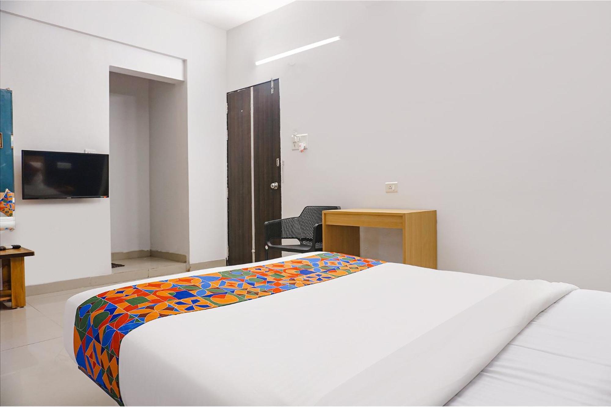 Fabhotel Aura Homes - Nr Khandoba Mandir Pimpri-Chinchwad エクステリア 写真